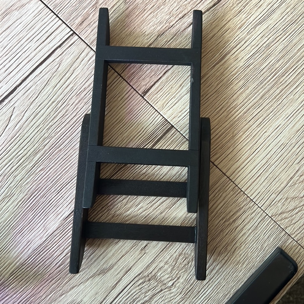 Graduation Cap Display Holder - Picture 4 of 4